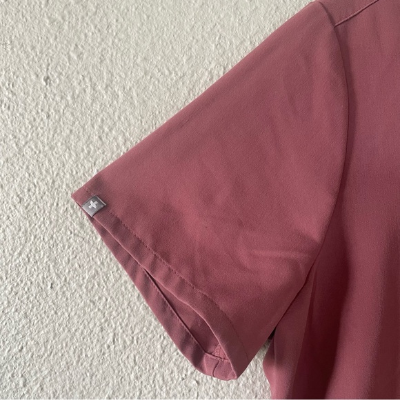 FIGS Catarina One-Pocket Scrub Top Women’s XL Chalk Pink Medical Healthcare - Picture 6 of 12